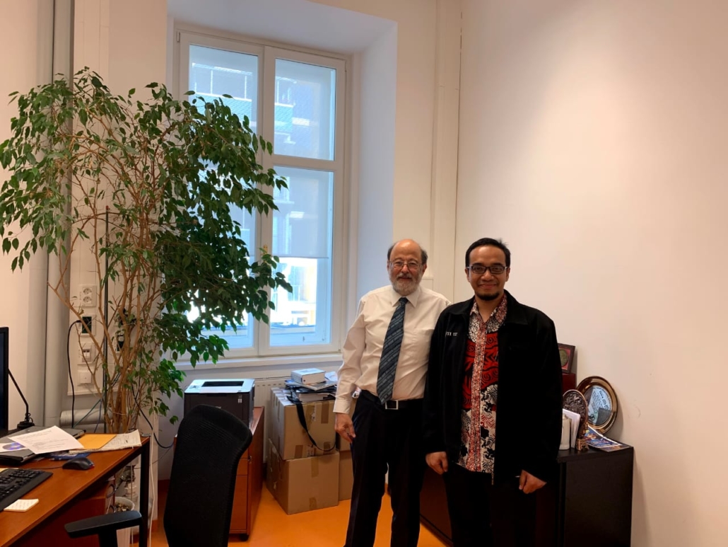 Dr. Andri dengan Prof. A Mien Tjoa dari TU Wien