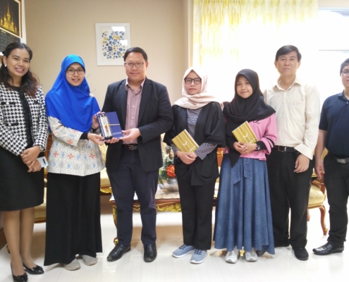 with the Dean of Faculty of Science and Technology RMUTT Thailand