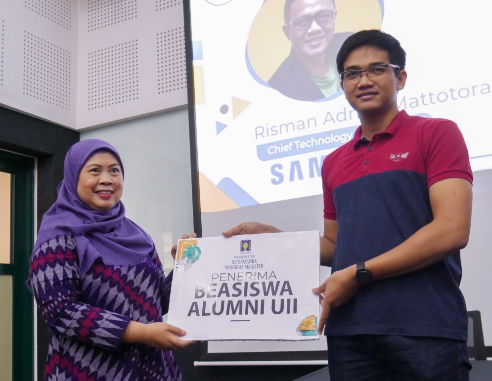 Ikhwan Alfath Nurul Fathony penerima beasiswa alumni UII