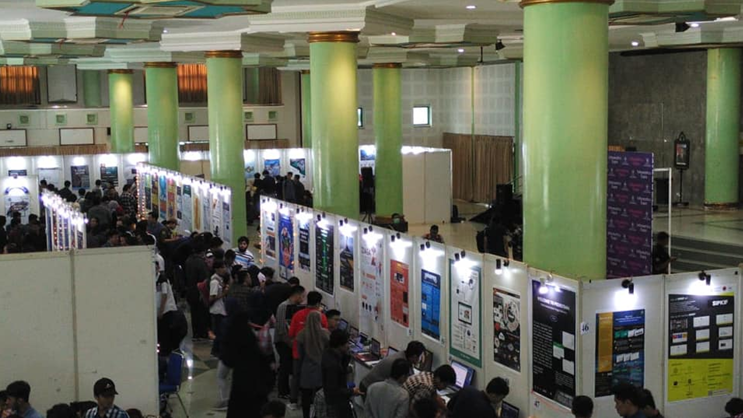 Gambar 2. Pameran karya mahasiswa informatics expo