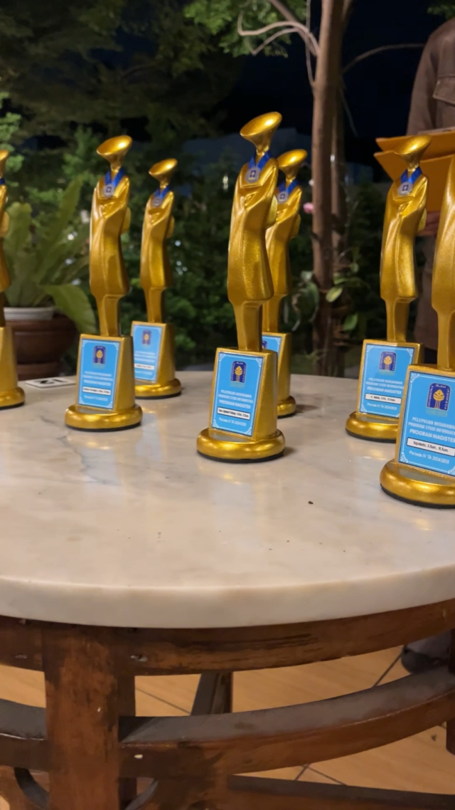 Suasana dipenuhi suka cita, malam yang penuh keakraban diantara wisudawan/ wisudawati, keluarga, dan para Dosen dalam acara ramah-tamah dengan Wisudawan/ Wisudawati Magister Informatika UII.

Segenap Civitas Akademika Magister Informatika UII mengucapkan Selamat kepada para wisudawan/wisudawati periode 4 TA. 2024/2025 Magister Informatika UII! 🎓

Semoga apa yang telah didapatkan menjadi berkah dan mendukung karir yang dijalani.
Langkah teman-teman hari ini adalah awal dari kontribusi besar di masa depan. Terus berkarya dan teruslah menginspirasi!

#WisudaUII #wisuda #MagisterInformatika #informatikaUII #yogyakarta #uii