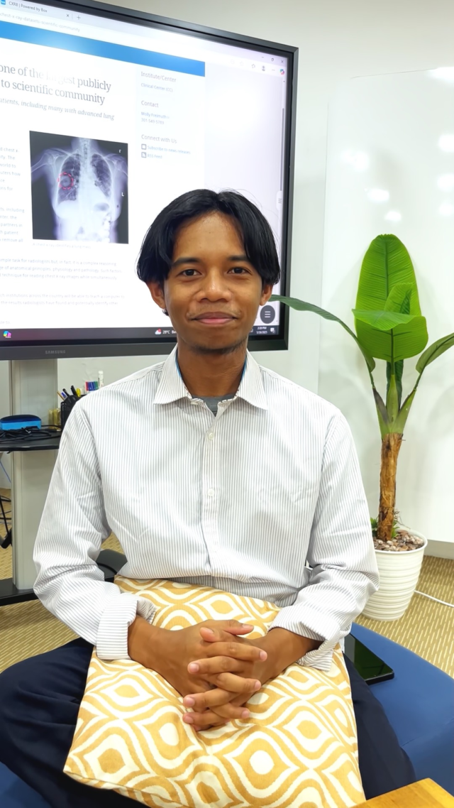 Mahasiswa Magister Informatika UII konsentrasi Informatika Medis, Muhammad Jafar Sakone, tengah mengembangkan model AI untuk membantu proses diagnosis penyakit paru berbasis citra X-ray.

Penelitian ini diharapkan bisa membantu mempercepat deteksi penyakit, meningkatkan akurasi diagnosis, dan membuka jalan bagi layanan kesehatan yang lebih terjangkau dan merata.

Yuk dukung cita cita mas Jafar untuk meningkatkan akses pelayanan medis yang baik dengan teknologi khususnya di wilayah yang minim akses tenaga medis spesialis.

Tertarik menjadi bagian dari tim peneliti di bidang Informatika Medis Magister Informatika UII? Yuk segera daftarkan dirimu di Magister Informatika UII.

#ArtificialIntelligence #MachineLearning #MedicalImaging #XrayAnalysis 
#HealthTech #MedTech #AIinHealthcare #RadiologyAI 
#Informatics #DataScience #AIDiagnostics #InnovationInHealth #informatikauii #magisterinformatika #uiiyogyakarta